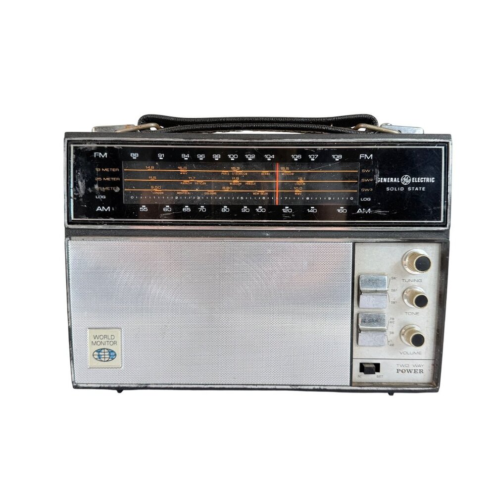 General Electric Solid State AM/FM Radio VTG World Monitor Model P977C 60s Teste